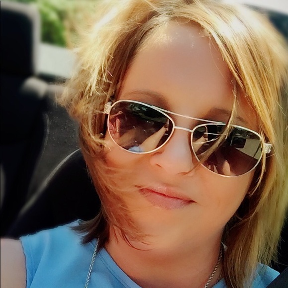 Meet your Posher, Lindsey - Picture 1 of 1